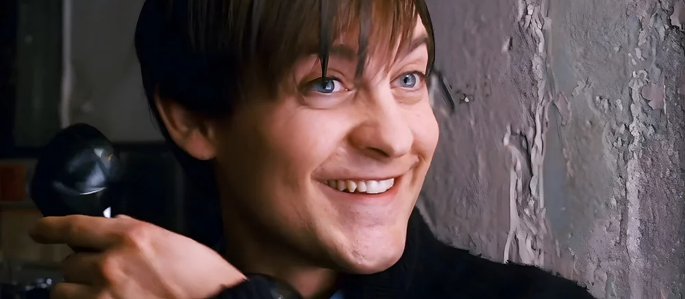 Тоби Магуайра в «Человеке-пауке» сделали полностью лысым. Фанатам он сразу напомнил Лекса Лютора и Сайтаму из «Ванпанчмена»