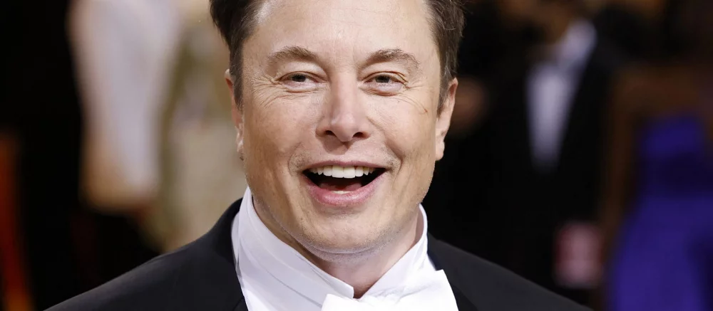 Нейросеть показала Илона Маска в образах Бэтмена, Джокера, Супермена и Геральта из «Ведьмака»