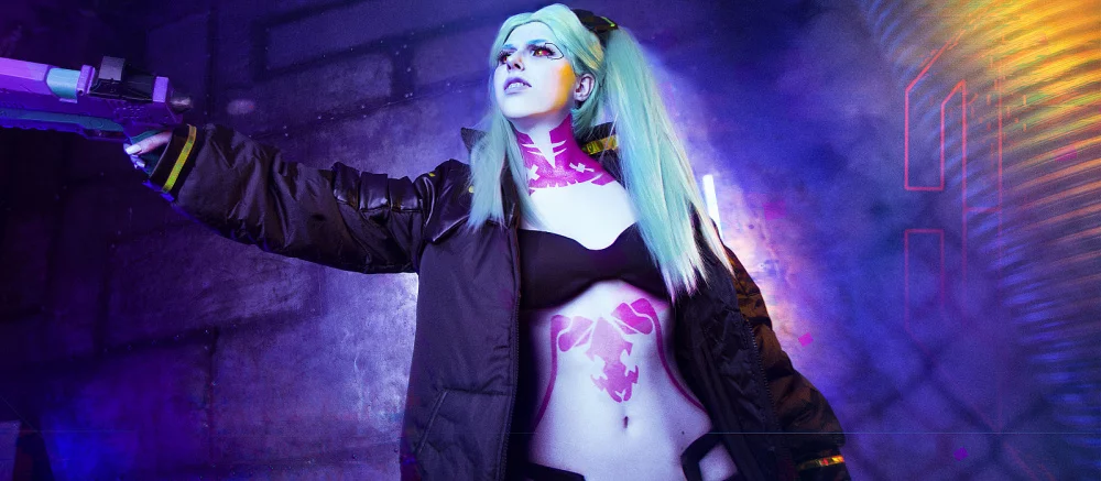 Триш из Devil May Cry соблазняет Данте шикарной попкой, а Эвелинн из «Лиги легенд» примеряет откровенное платье. Косплей недели на VGTimes от самых горячих россиянок