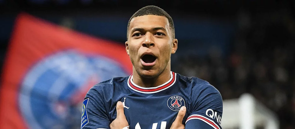 Мбаппе жестоко избил Месси: моддер снова поиздевался над ПК-версией God of War