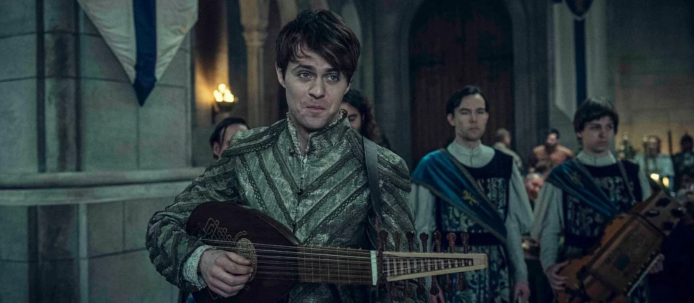 Исполнитель роли Лютика рассказал, что написал Генри Кавиллу после его ухода из сериала «Ведьмак»