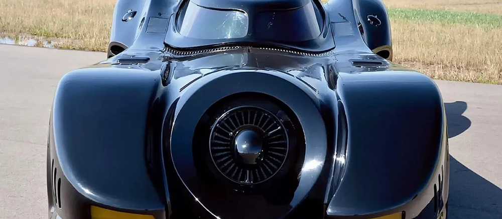 Нейросеть показала, каким может быть бэтмобиль. Киношники до такого дизайна не додумались