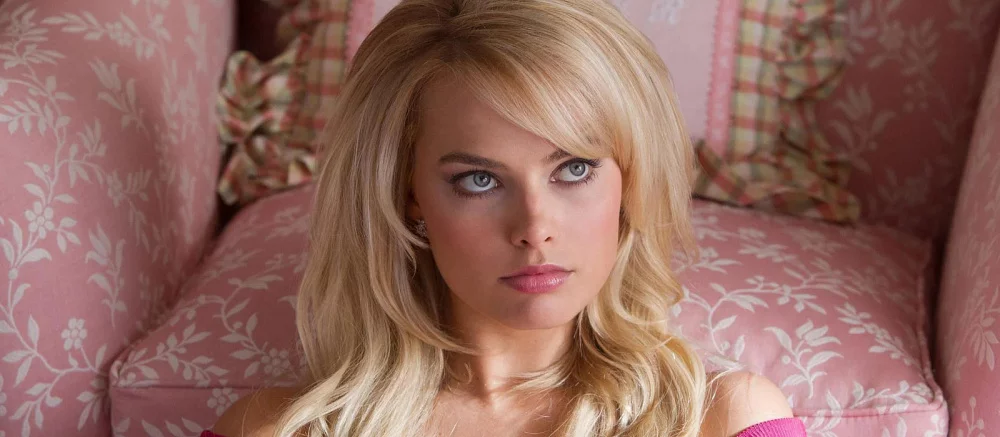 Вышел первый тизер фильма «Барби». В ролике показали огромную Марго Робби в купальнике