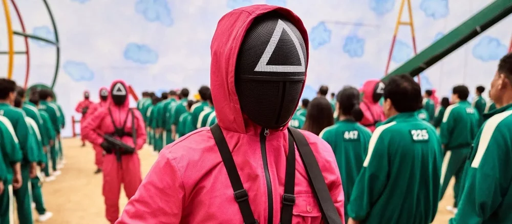 Netflix снимает реалити-шоу по «Игре в кальмара» с призом $4,5 млн. Некоторым участникам уже понадобилась медицинская помощь