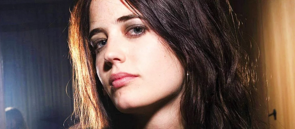 3D-художник реалистично воссоздал Еву Грин из фильма про Джеймса Бонда. А еще он показал бонусные арты для взрослых