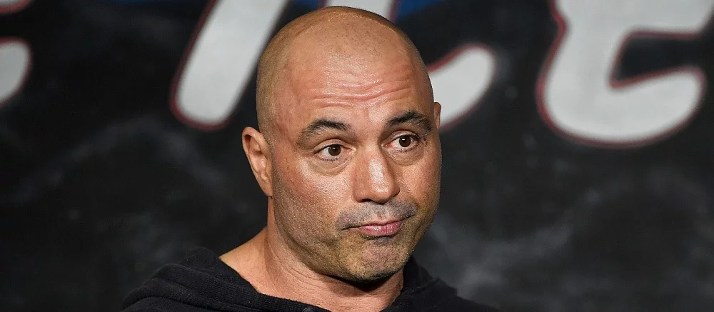 Новое видео от нейросети взорвало сеть. На нем знаменитость рекламирует таблетки для улучшения сексуальной жизни