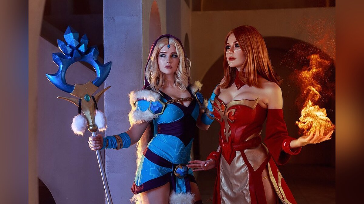 Две москвички показали волшебный косплей Crystal Maiden и Lina из Dota 2