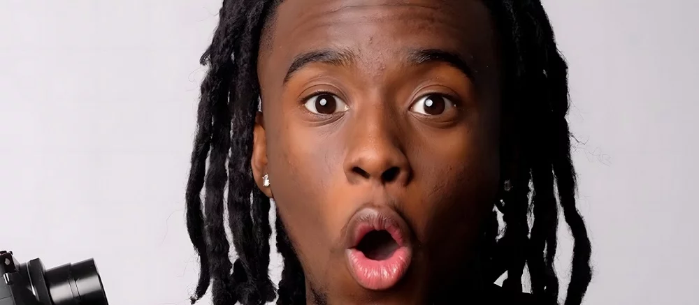 Зрители Twitch заметили секс-контент на трансляции популярного стримера. Его так и не забанили