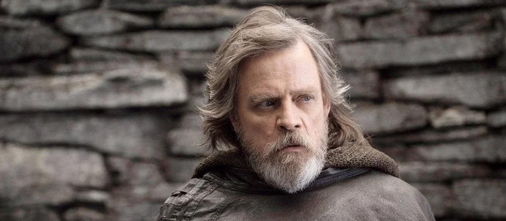 Марк Хэмилл показал смешное видео c двумя собаками-джедаями. Актера удивило их обращение со световыми мечами