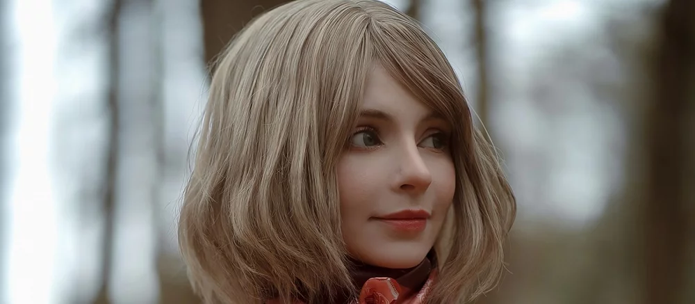 Настоящая Эшли из ремейка Resident Evil 4 показала косплей на свою героиню. Получилось невероятно мило