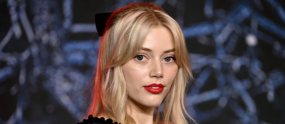 Звезда «Очень странных дел» пожаловалась, что продюсер предложил ей заняться групповым сексом