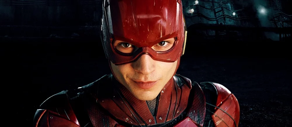 На новых постерах «Флэша» показали трёх супергероев