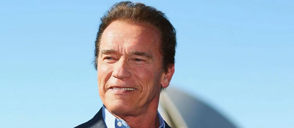 Вышел трейлер первого сериала с Арнольдом Шварценеггером — это комедийный боевик про агента в отставке