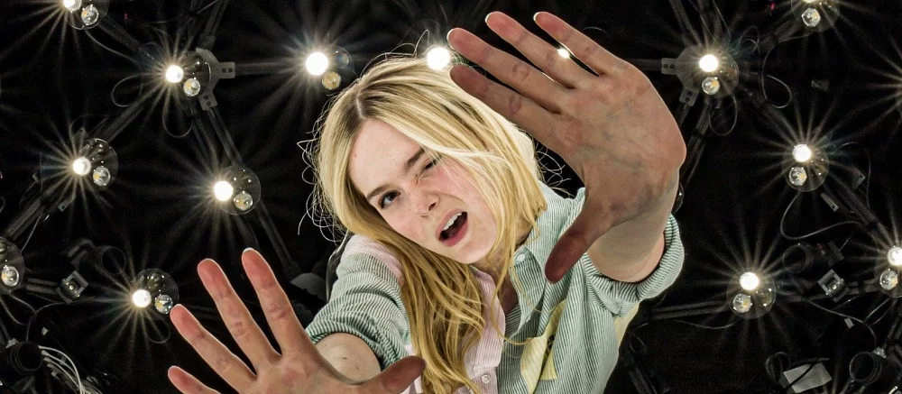 Звезда Death Stranding 2 Эль Фаннинг показала, какой подарок на день рождения ей вручил Хидео Кодзима