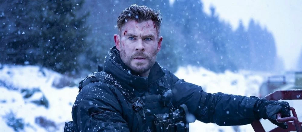 Криса Хемсворта подожгли на съемках «Тайлера Рейка 2», чтобы снять одну из самых сумасшедших боевых сцен