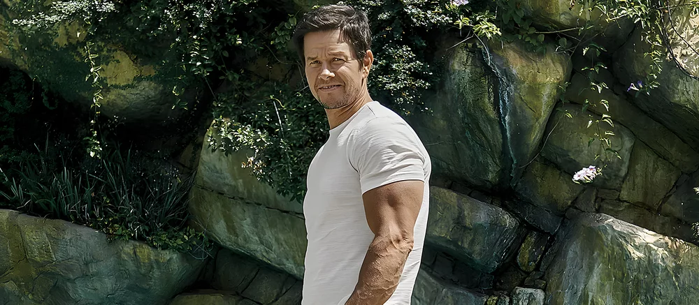 Марк Уолберг снова поразил фанатов своим накачанным телом, показав видео с тренировки