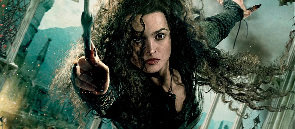 Россиянка сделала косплей Беллатрисы Лестрейндж из «Гарри Поттера». На фото она показала тёмную магию