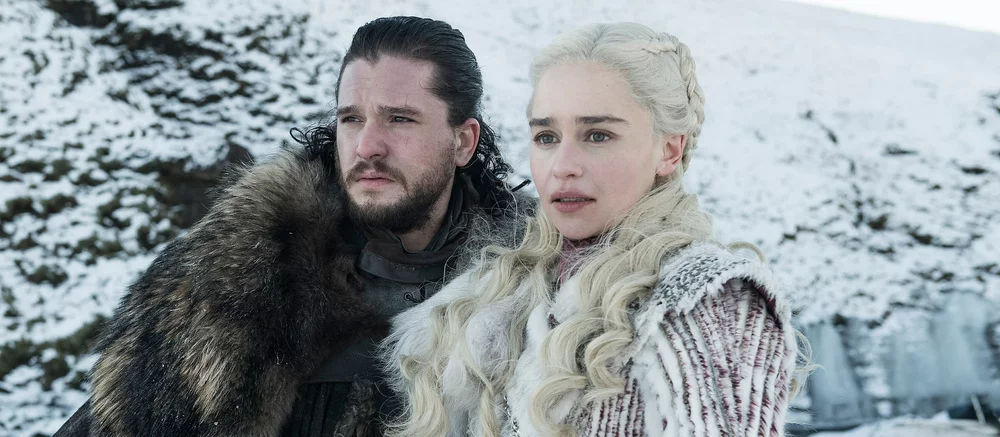 Эмилия Кларк вспомнила про неловкую секс-сцену в «Игре престолов». Все из-за брата актрисы