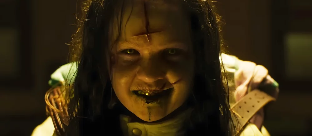 Показаны постеры и жуткий трейлер нового «Экзорциста». Это продолжение культового ужастика 70-х