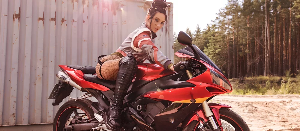 Трисс играет с огнём, а Кэмми из Street Fighter красуется в необычном костюме. Косплей недели на VGTimes