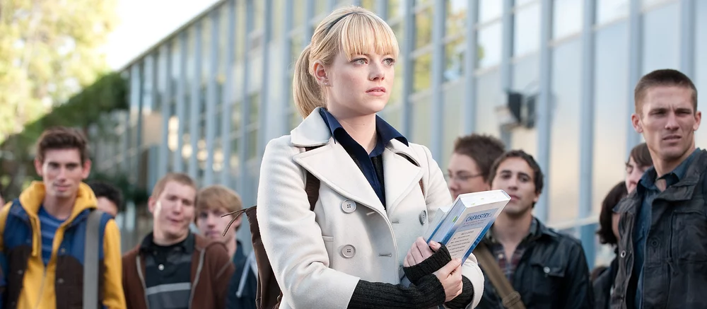 Эмма Стоун показалась в новом образе — актрису сразу начали сравнивать с Гвен Стейси из «Человека-паука»