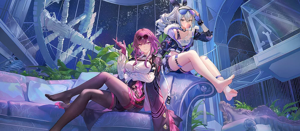 Модель в одном нижнем белье показала раскованный косплей Кафки из Honkai: Star Rail. Получилось сексуально