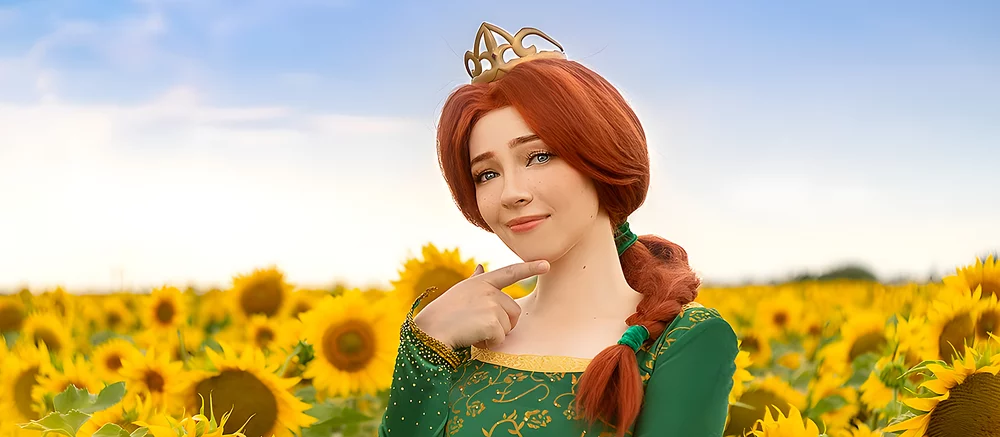Модель показала солнечный косплей Фионы из «Шрека»