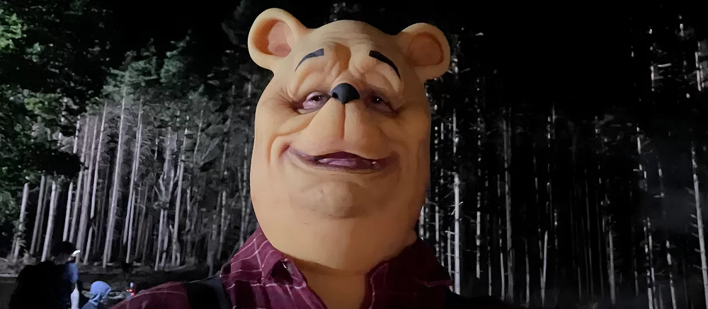 Появились фото нового хоррора про Винни-Пуха и Пятачка, которые стали серийными убийцами