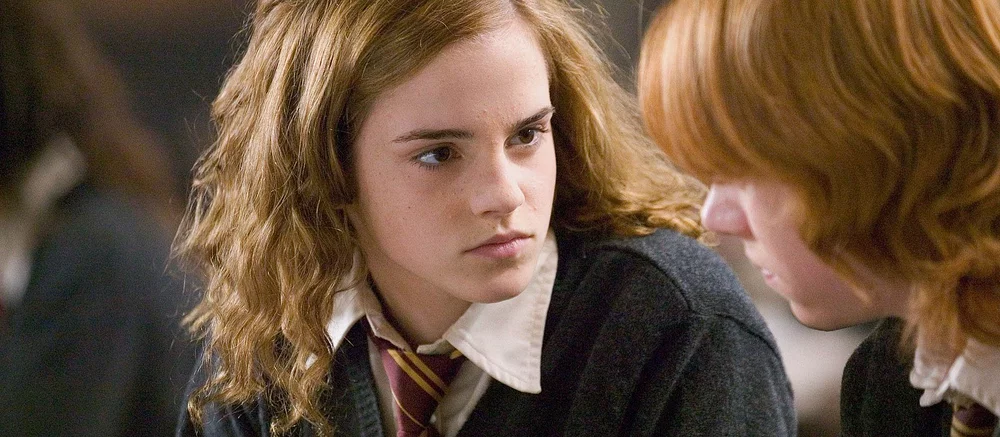 ИИ показал «Гарри Поттера» в виде ужастика. Гермиона испачкалась кровью