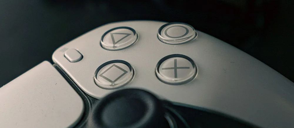 PS5 Slim уже сравнили с обычной версией консоли, показав, насколько меньше стала новинка