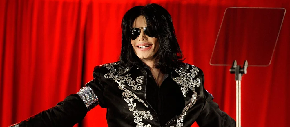 Valve посмеялась над известным багом в Counter-Strike 2 и добавила на баннер игры Майкла Джексона