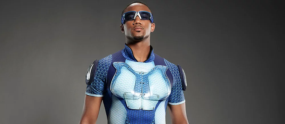 Показано жестокое добивание, которое Поезд-А из «Пацанов» делает в Call of Duty. Оно похоже на фаталити из Mortal Kombat