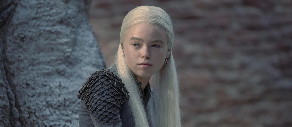 Звезду сериала «Дом Дракона» представили в образе Супергерл. Выглядит круто