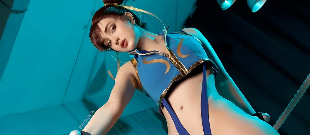 Девушка из России похвасталась своими формами в образе Чунь Ли из Street Fighter 6