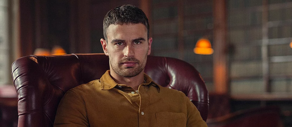 Netflix назвала дату выхода сериала «Джентльмены» Гая Ричи и показала главных героев