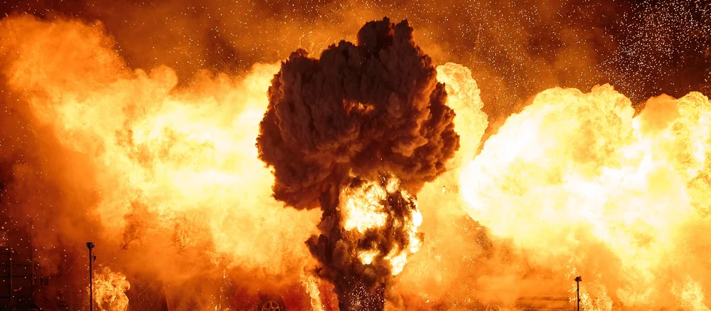 Стример «взорвался» в прямом эфире, проверив утечку газа при помощи зажигалки. Многие считают, что это фейк