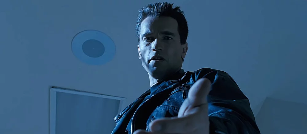 Арнольду Шварценеггеру установили кардиостимулятор — актер пошутил, что стал похож на машину