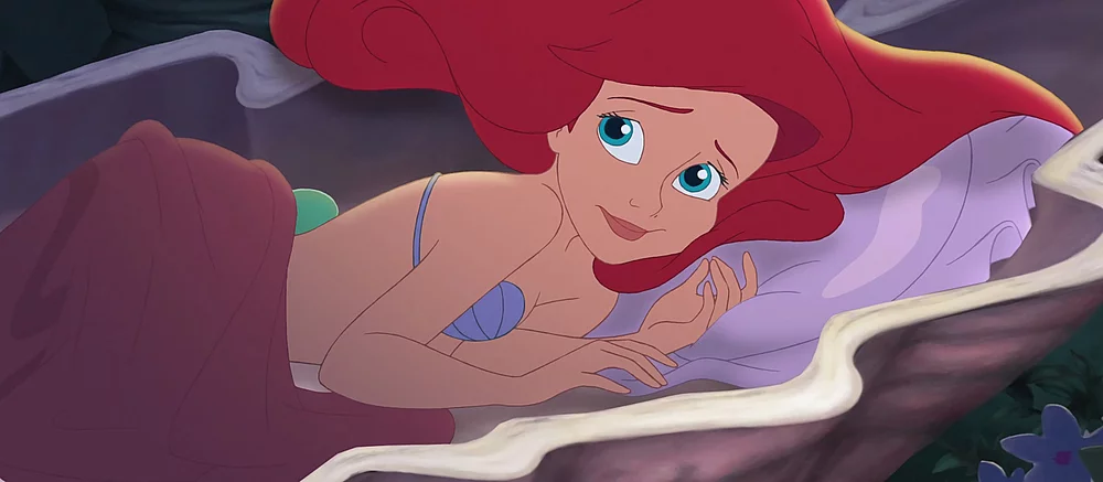 Девушка показала косплей Русалочки в костюме невесты