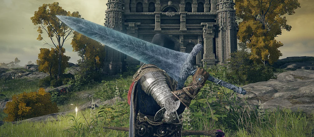 Лучшая коллекционка по Elden Ring? В сети показали красивый двуручный меч в полную величину