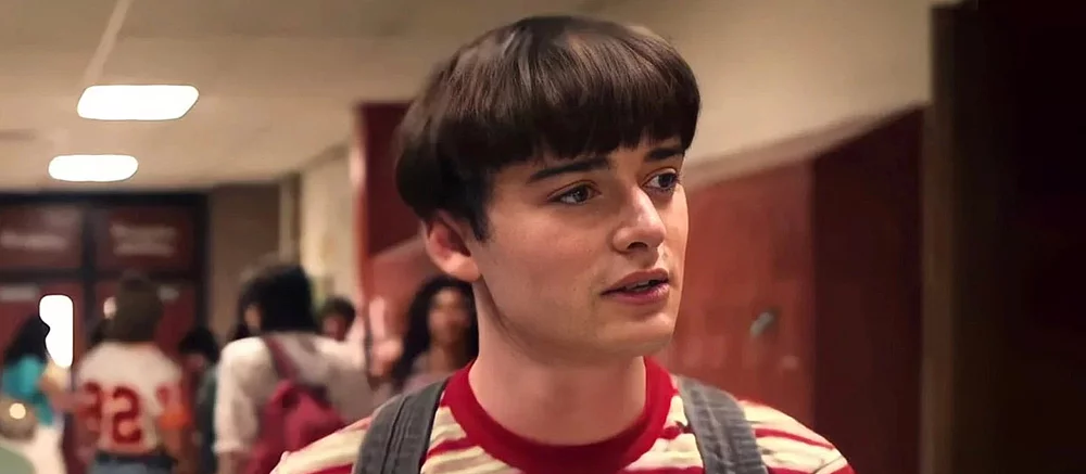 На первом фото со съемок 5 сезона «Очень странных дел» Уилл Байерс попал в прошлое