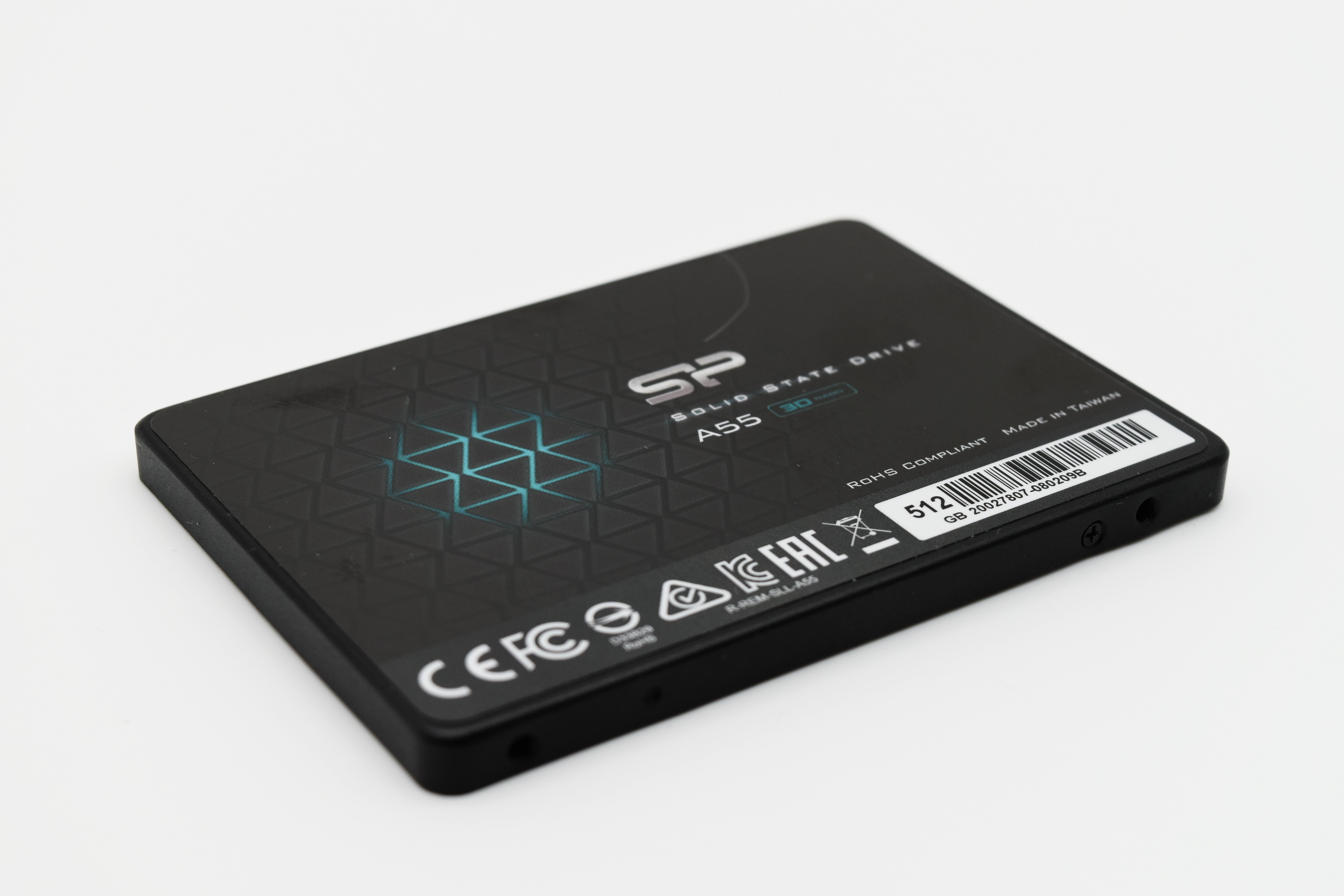 
          Как выбрать SSD накопитель? — гайд
        