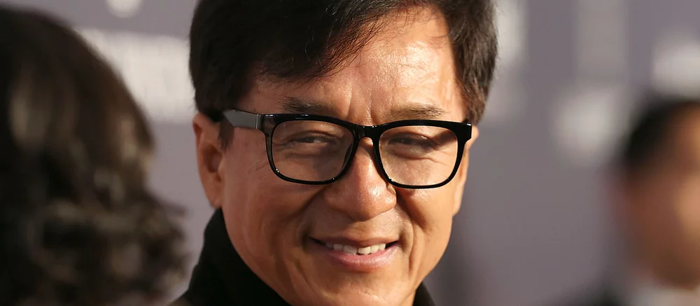 Джеки Чану исполнилось 70 лет! Актер поделился редкими фото в честь юбилея