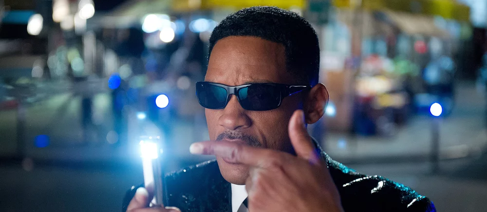 Уилл Смит удивил фанатов, внезапно закосплеив Джея из «Людей в черном» на фестивале Coachella