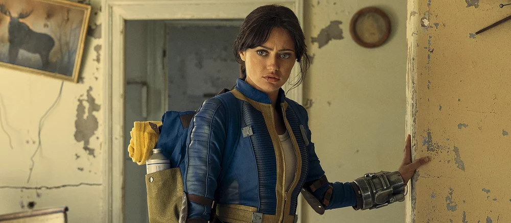 Девушка показала необычный косплей по Fallout, нарисовав костюм на голом теле