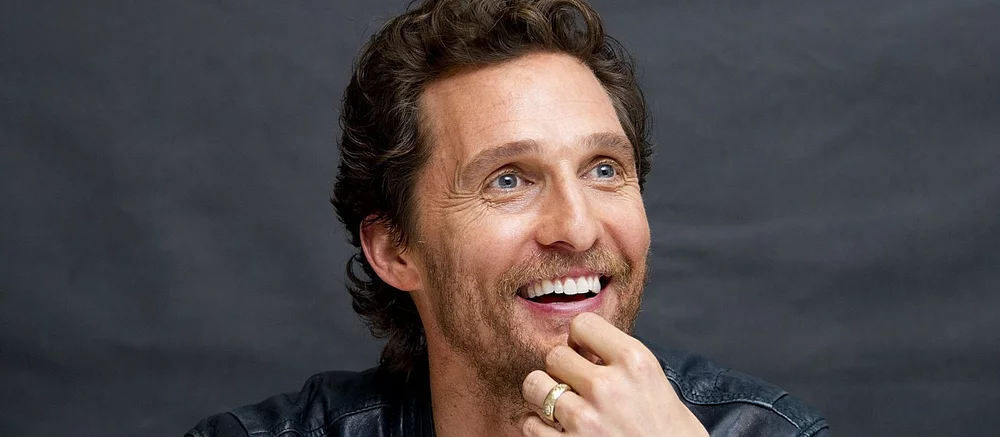 Мэттью Макконахи ужалила пчела: актер выложил фото с опухшим глазом