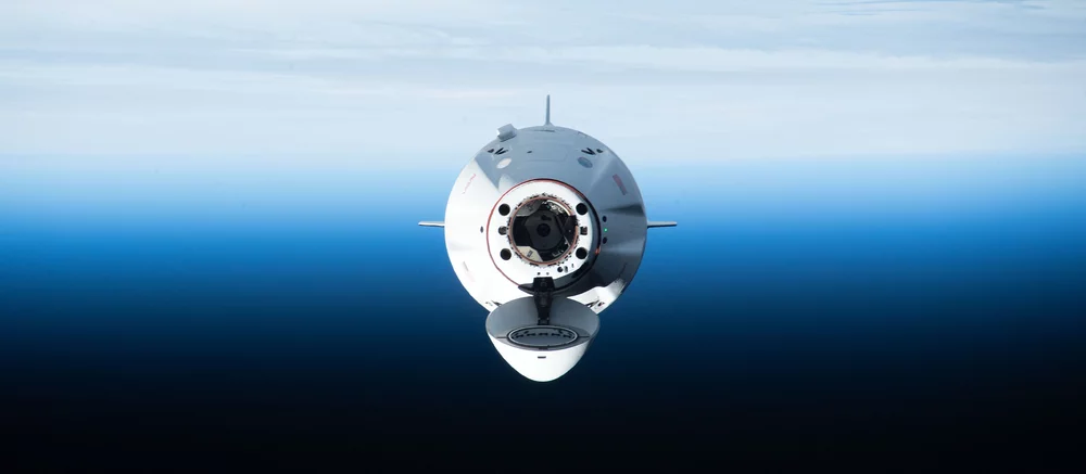 Анонсировано первое космическое путешествие к Северному и Южному полюсам