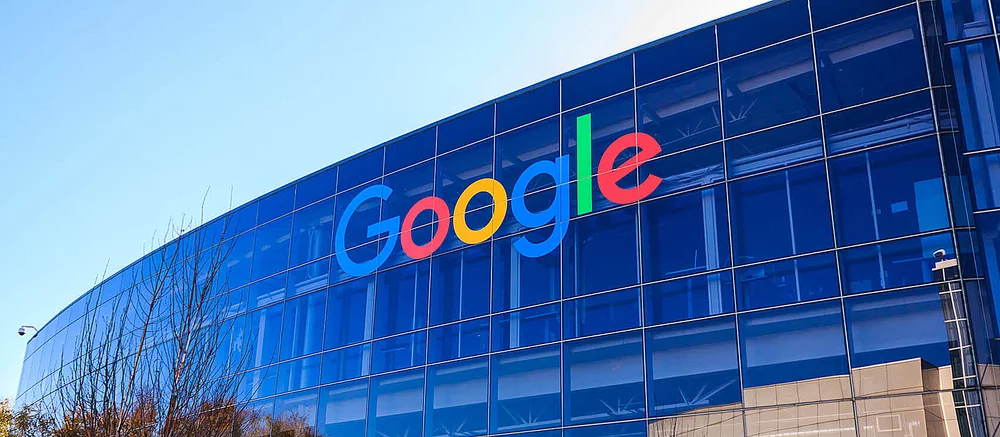 «Стартапы окупаются, поскольку люди работают как проклятые»: бывший глава Google объяснил, почему компания уступает в области ИИ