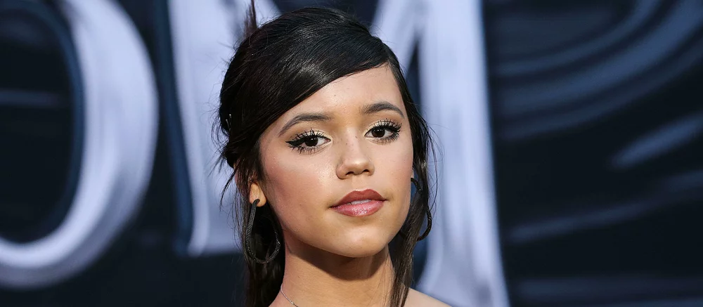 Звезда «Уэнздей» Дженна Ортега удалилась из соцсети из-за откровенных ИИ-артов со своим участием