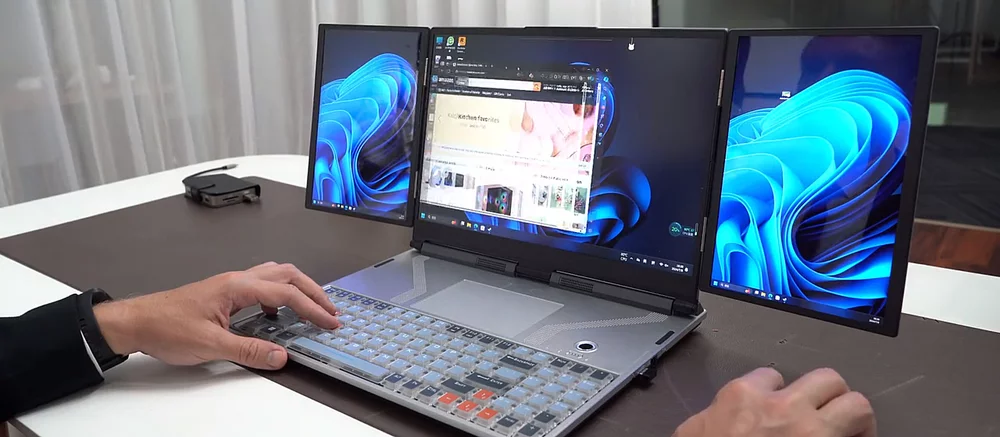 Представлен ноутбук TriMax Pro с тройным экраном