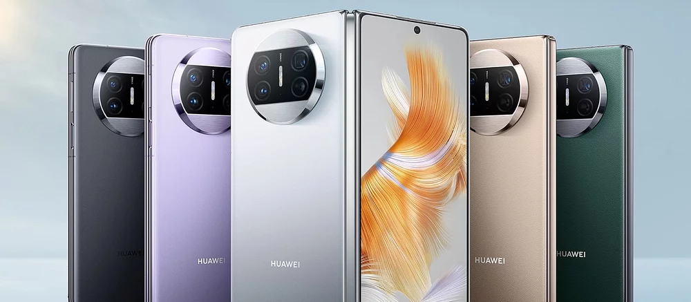 Раскрыт внешний вид нового смартфона HUAWEI с тремя экранами